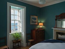 Eilean Sionnach Lighthouse Cottage