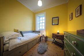 Eilean Sionnach Lighthouse Cottage