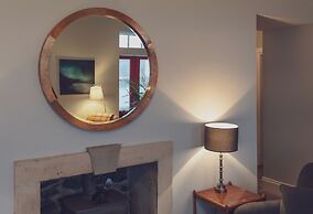 Eilean Sionnach Lighthouse Cottage