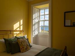 Eilean Sionnach Lighthouse Cottage