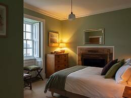 Eilean Sionnach Lighthouse Cottage