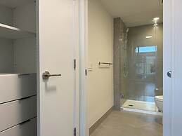 Silverstone Downtown Long-Term stay