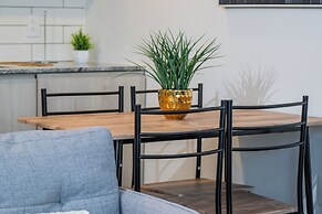 Silverstone Downtown Long-Term stay