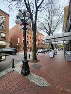 Silverstone Downtown Long-Term stay