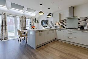 Sunset View-luxury 2-bed House Near Birmingham