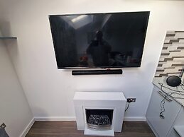 Sunset View-luxury 2-bed House Near Birmingham