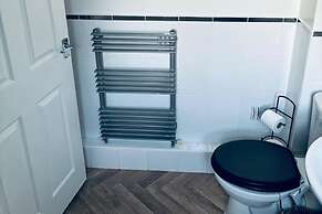 Modern Lancashire Stay With Private Hot-tub