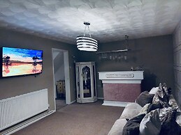 Modern Lancashire Stay With Private Hot-tub