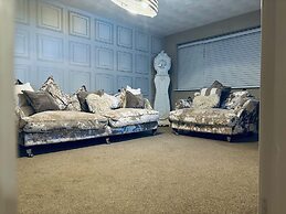 Modern Lancashire Stay With Private Hot-tub