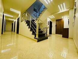 Hotel Najaf Palace 200 Mtrs from Dargah