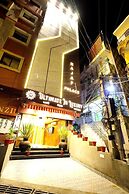 Hotel Najaf Palace 200 Mtrs from Dargah