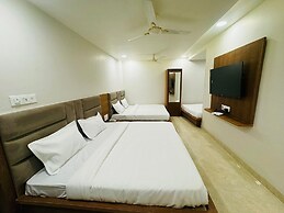 Hotel Najaf Palace 200 Mtrs from Dargah