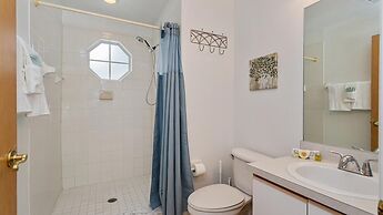 Villas at Island Club Community, Pools, Jacuzzi and More!