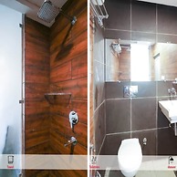 The Clock Tower Rooms & Cafe