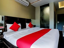 The Clock Tower Rooms & Cafe