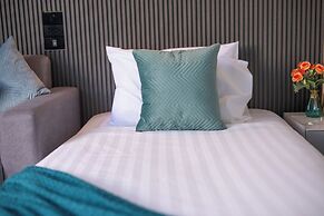 Best Time Pool Suites