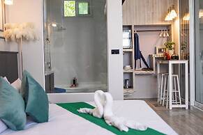 Best Time Pool Suites