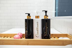 Best Time Pool Suites