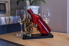 Best Time Pool Suites