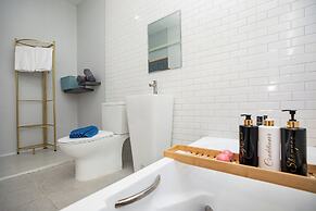 Best Time Pool Suites