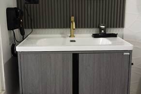 Best Time Pool Suites