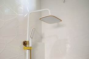 Best Time Pool Suites