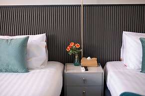 Best Time Pool Suites