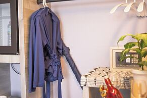 Best Time Pool Suites