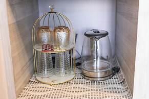 Best Time Pool Suites