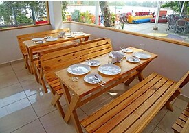 Apricus Inn Riverside