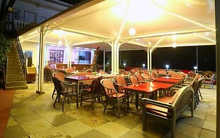 Apricus Inn Riverside