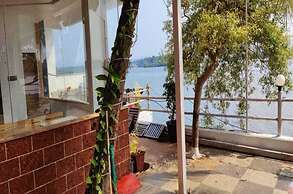 Apricus Inn Riverside