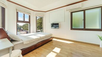 Geoje Yeoul Pet-friendly Pension