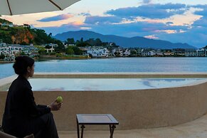 Dali Shuanglang Luna Seaview Hotel