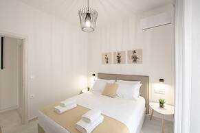 Minimal Chic Retreat Suite