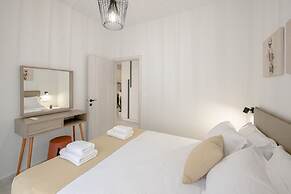 Minimal Chic Retreat Suite