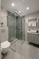 Minimal Chic Retreat Suite