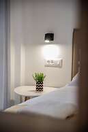 Minimal Chic Retreat Suite