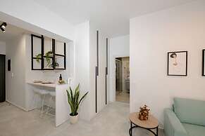 Minimal Chic Retreat Suite