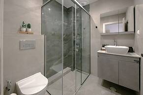 Minimal Chic Retreat Suite