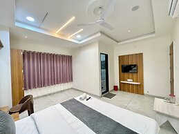Hotel Shree Nakoda Paradise - Ujjain