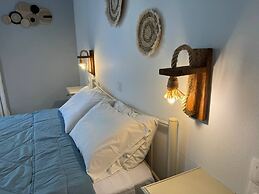 3 little pigs apartments