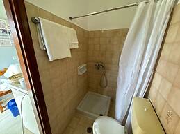 3 little pigs apartments