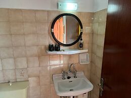 3 little pigs apartments