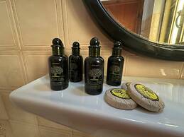 3 little pigs apartments