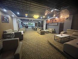 Lucky City Hotel