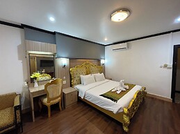 Lucky City Hotel