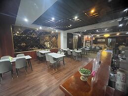 Lucky City Hotel