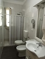 Bright Apartment Near Baia Verde Beaches