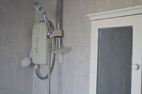 Colindale/sleeps7/privategarden/3br/freeparking/